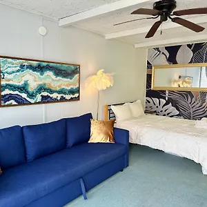 cozy-condo-steps-from-the-ocean-and-seacrets.ocean-city-hotels.net/